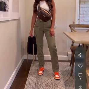 American eagle stretch cargo straight pants size 2 AE green